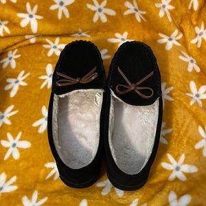 Women’s house shoes